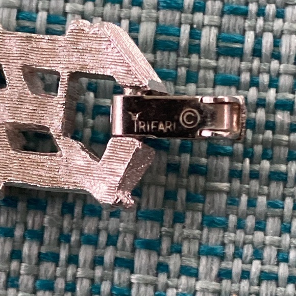 Trifari Silvertone and White Enameled Braided Bracelet - Picture 5 of 7